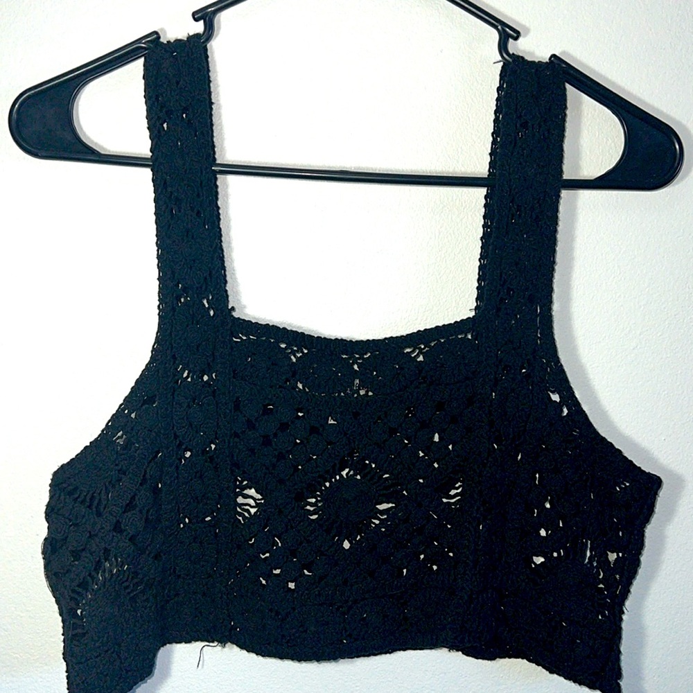 Knitted black crop top